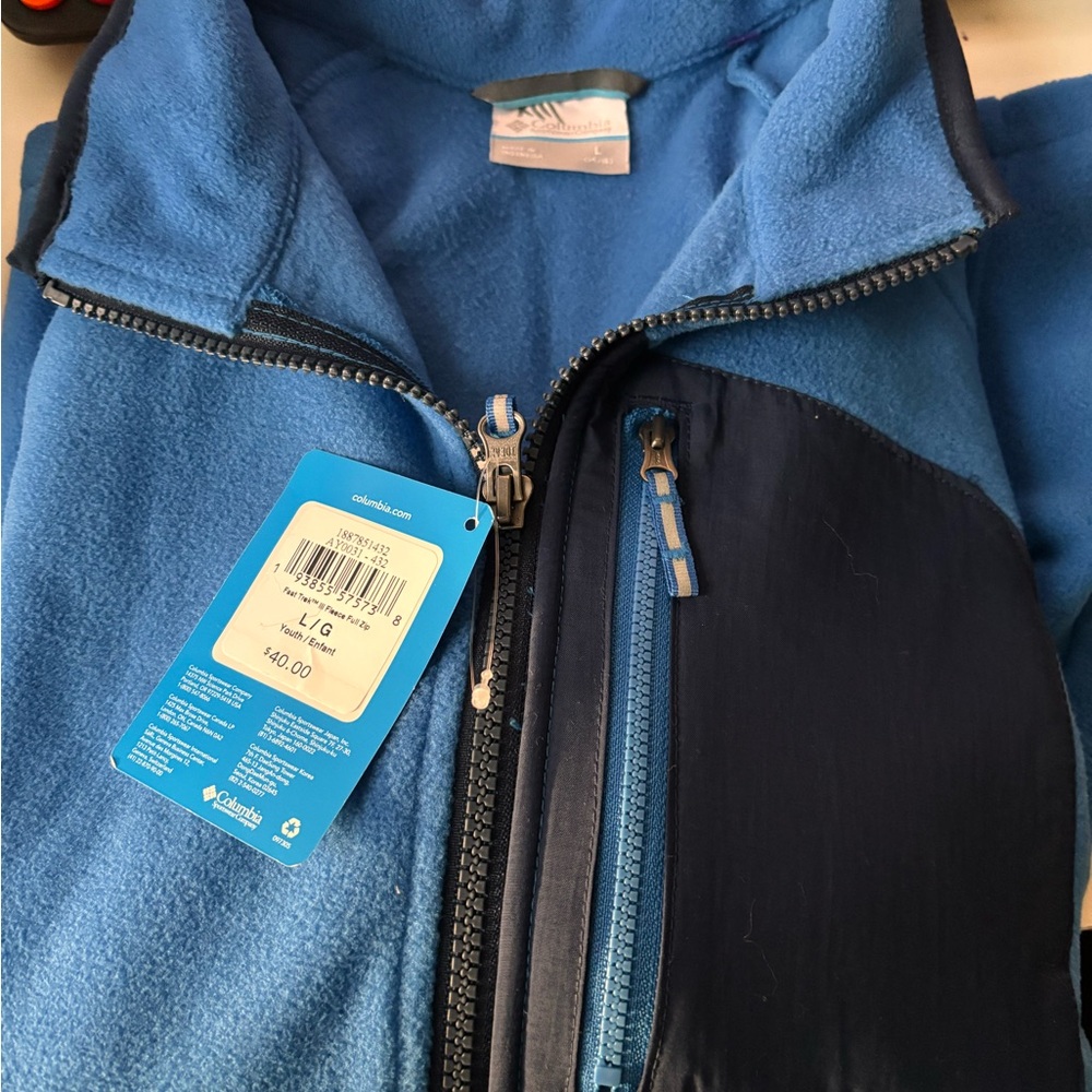 Columbia Blue Puffer Jacket with High Collar and Two-Tone Design